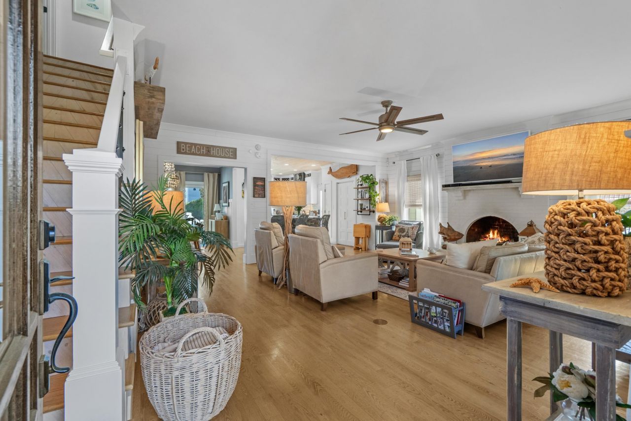 319 N Oak Dr. Photo 9