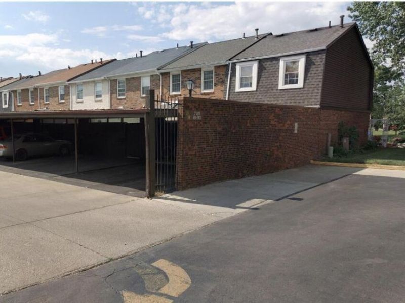 575 Dlyn Street, Columbus, OH 43228 Photo 2