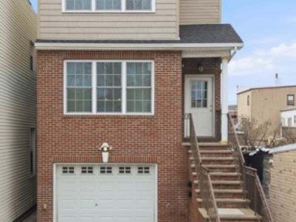 10 Mechanic St, Bayonne, NJ 07002