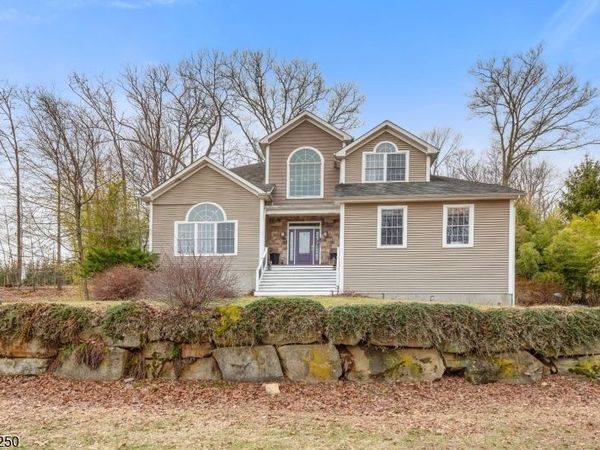 5 Teakwood Ct, Jefferson, NJ 07849