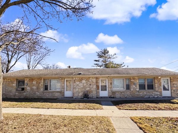 2276 N 94th STREET, Wauwatosa, WI 53226