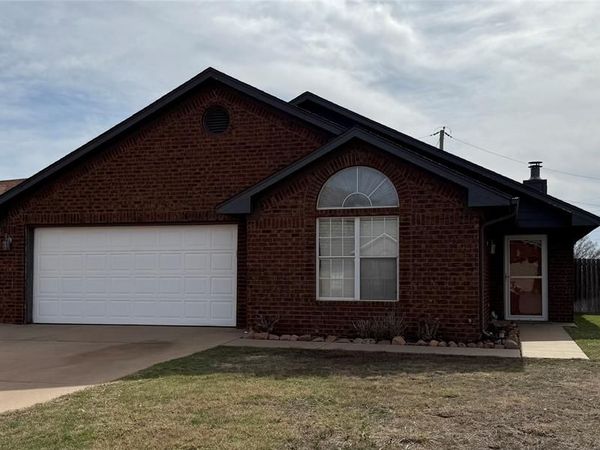 2812 N Towne Drive, Altus, OK 73521