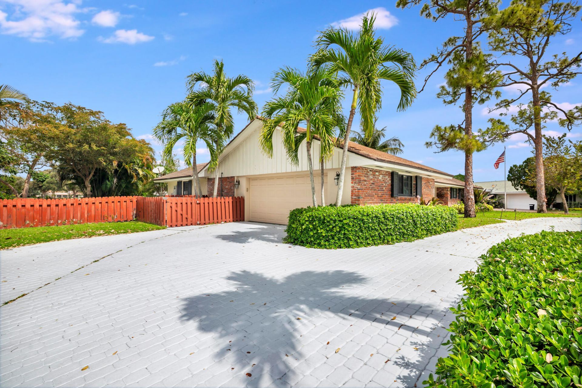 320 N Country Club Drive, Atlantis, FL 33462 Photo