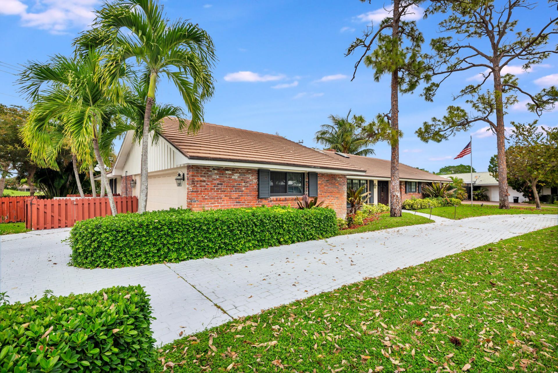 320 N Country Club Drive, Atlantis, FL 33462 Photo