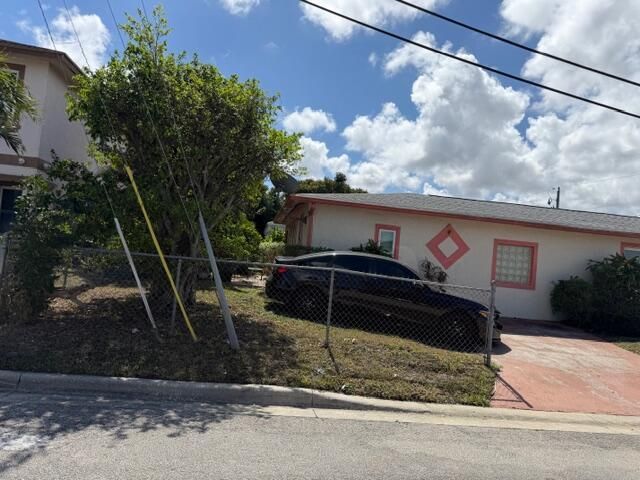 1585 W 36th Street, West Palm Beach, FL 33404 Photo