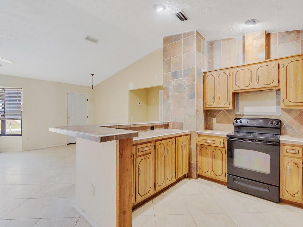 502 NW Goldcoast Avenue, Port Saint Lucie, FL 34983 Photo