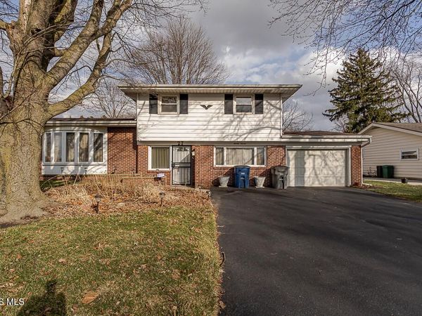 27 Harmony Lane, Toledo, OH 43615