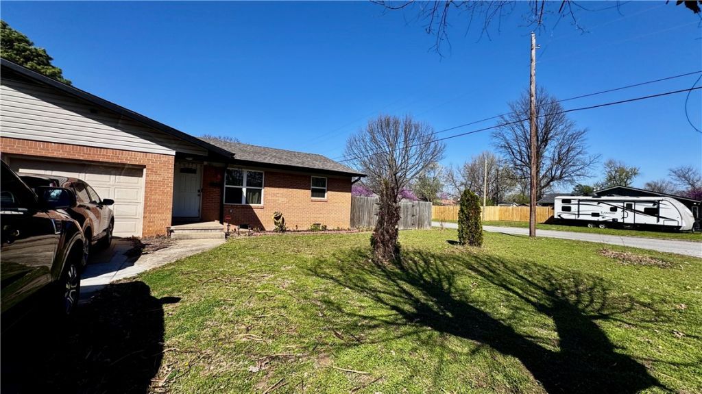 2000 A & B Dee Avenue, Springdale, AR 72762 Main Photo