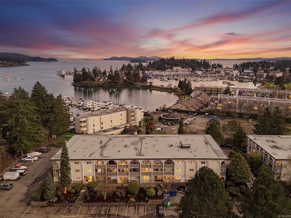 2050 White Birch Rd, Unit 301, Sidney, BC V8L 2R1