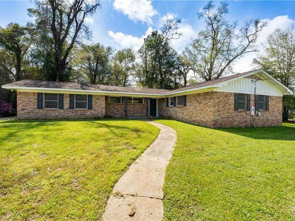 207 Cache Circle, Chickasaw, AL 36611