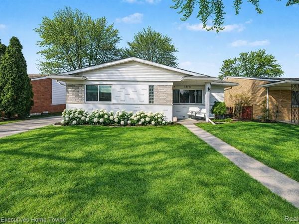 27471 Norma Drive, Warren, MI 48093