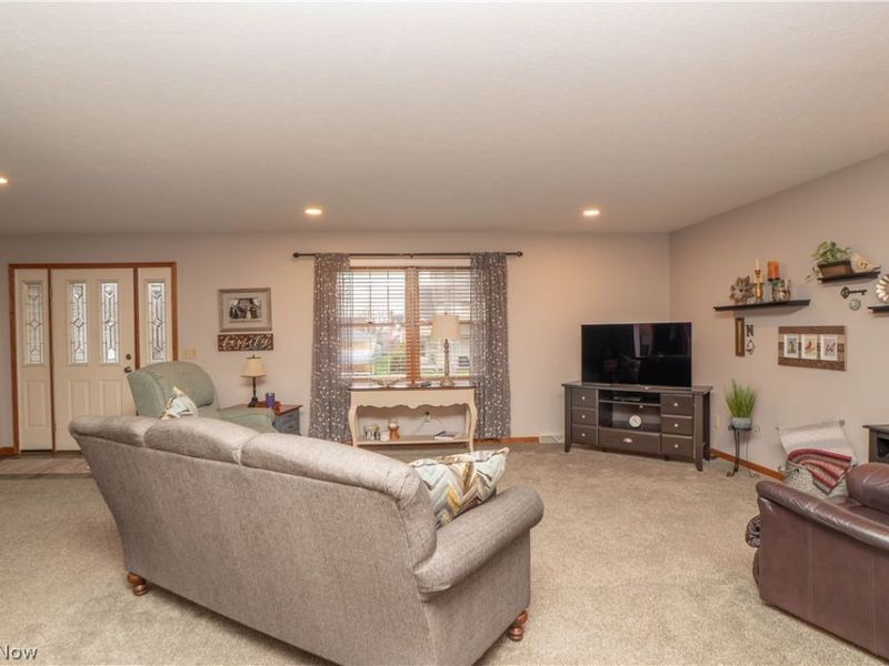 1060 Roosevelt Street NE, Massillon, OH 44646 Photo 4