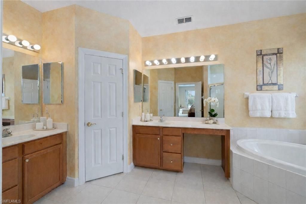 4832 Cerromar Dr, Naples, FL 34112 Photo