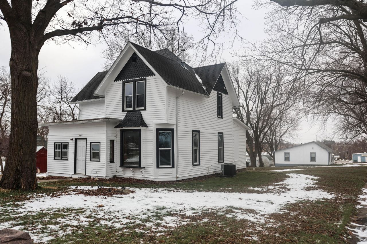 401 Highland Street, Walnut, IA 51577 Main Photo