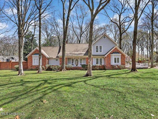 7170 Country Oaks Drive, Southaven, MS 38672