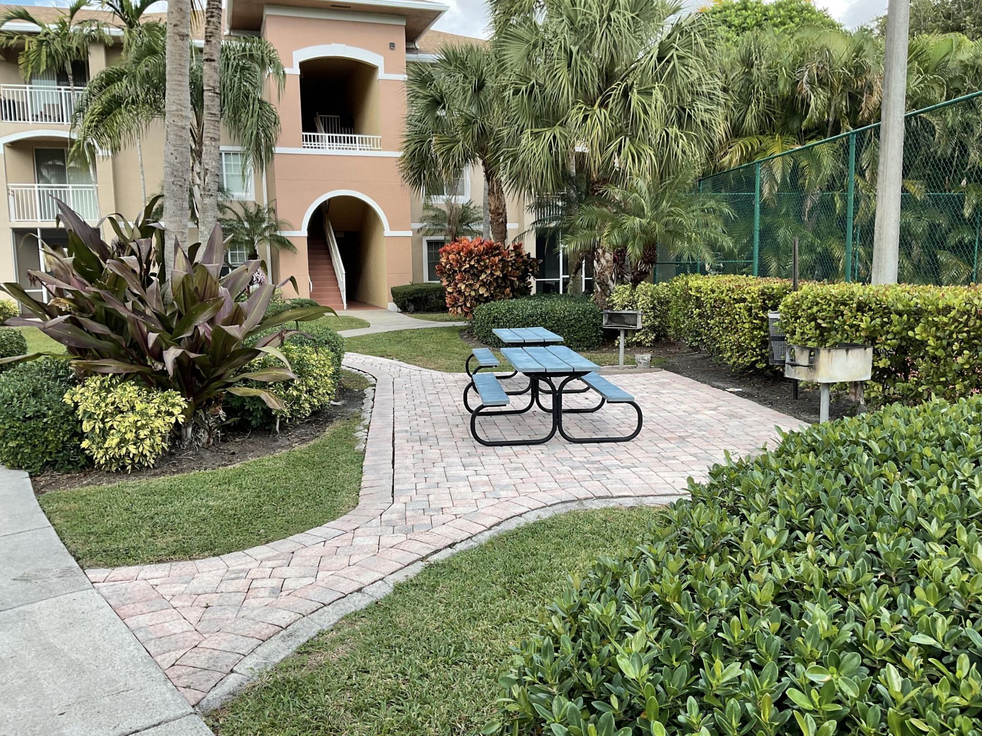 6418 Emerald Dunes Drive, Unit 305, West Palm Beach, FL 33411 Photo