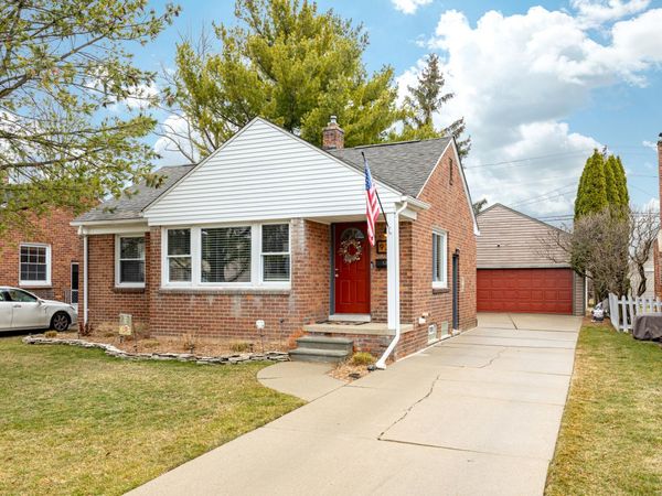 922 Cedarhill, Royal Oak, MI 48067