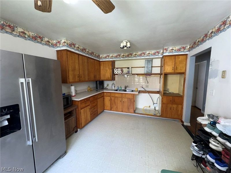 894 S Main Street, Amherst, OH 44001 Photo 8