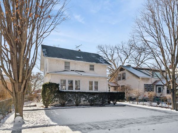 2233 W Greenleaf Avenue, Chicago, IL 60645