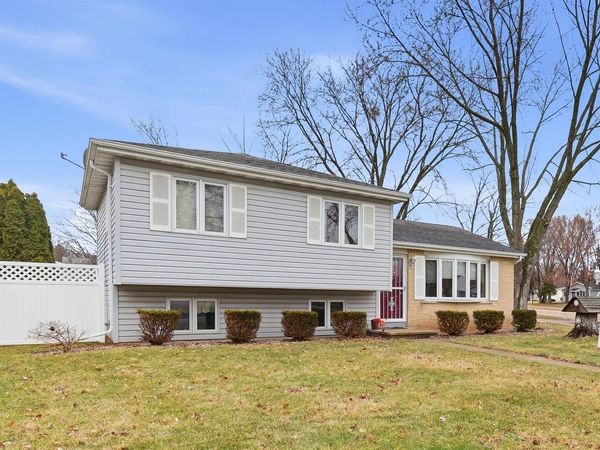 1107 HONEYSUCKLE LANE, Neenah, WI 54956