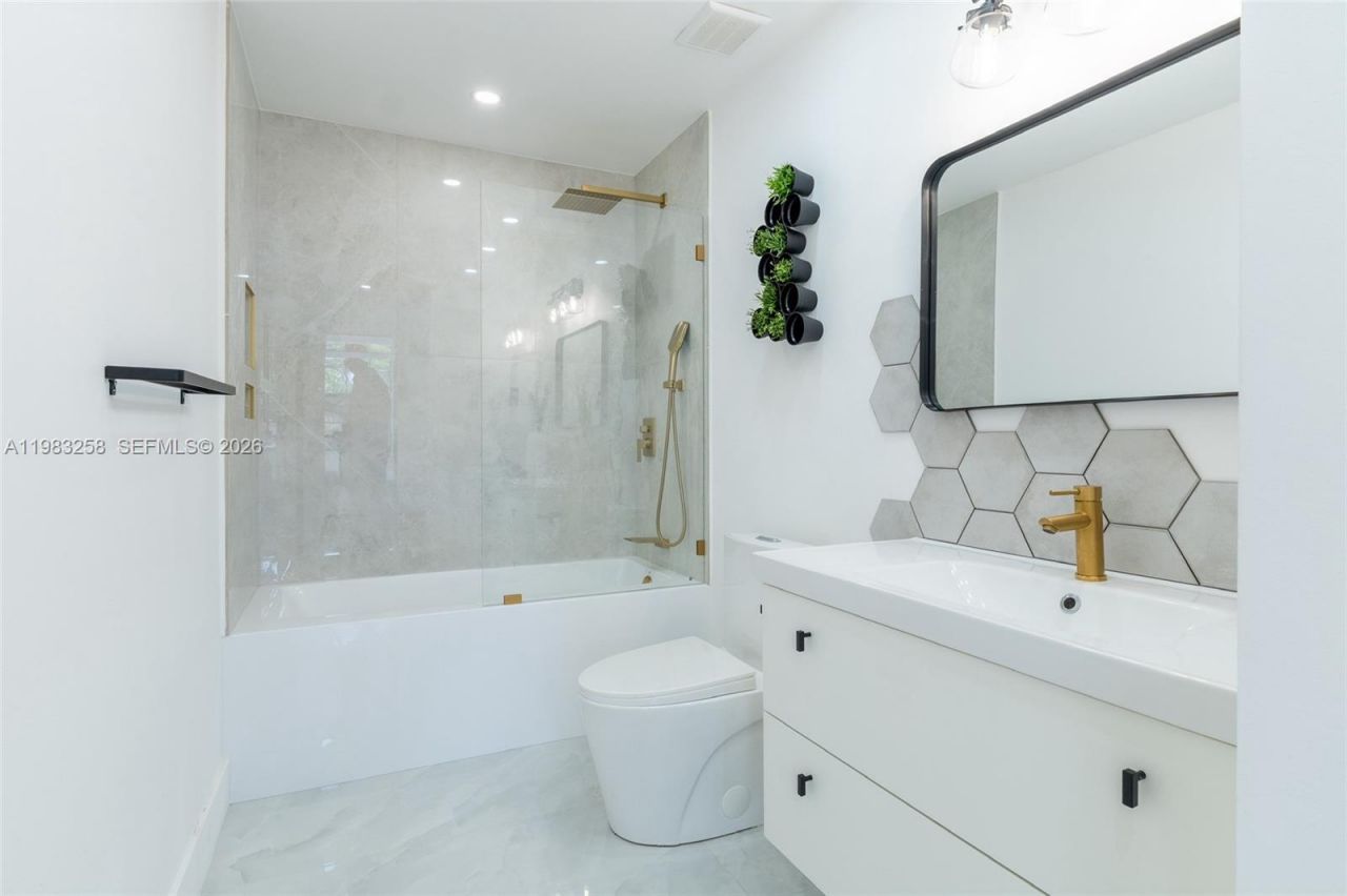 21204 Harbor Way , Unit 122-12, Aventura, FL 33180 Photo