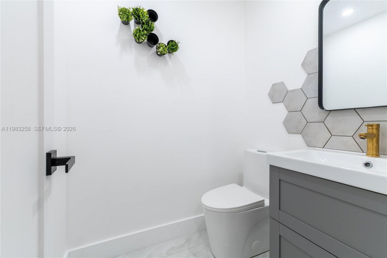 21204 Harbor Way , Unit 122-12, Aventura, FL 33180 Photo