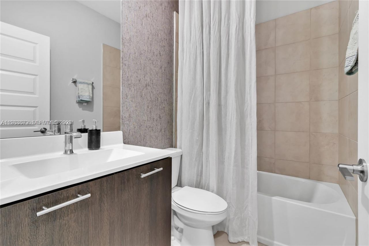 4745 NW 84th Ct , Unit 19, Doral, FL 33166 Photo