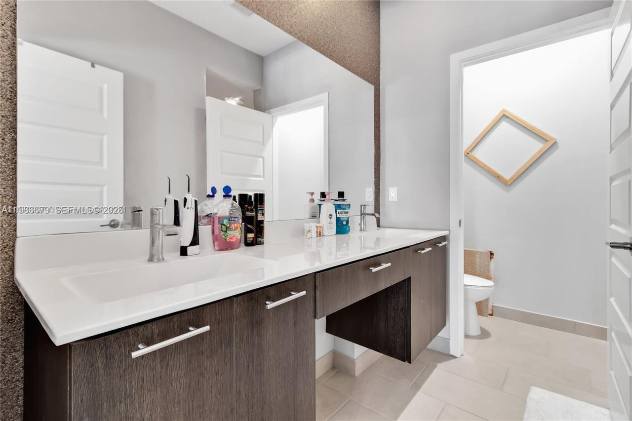 4745 NW 84th Ct , Unit 19, Doral, FL 33166 Photo