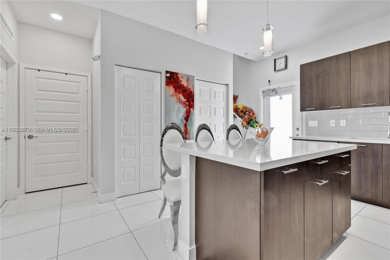 4745 NW 84th Ct , Unit 19, Doral, FL 33166 Photo