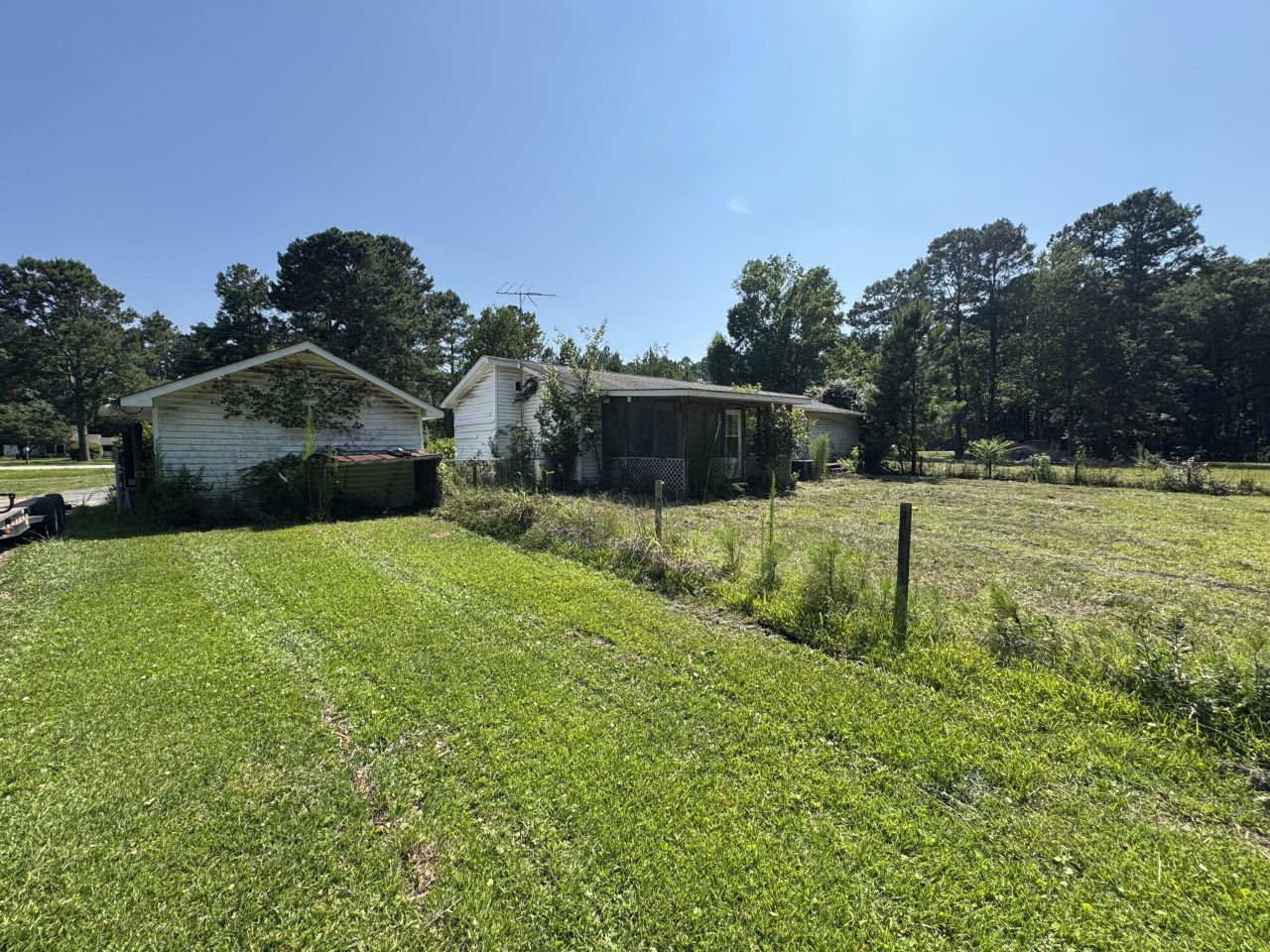 1694 Fish Road Photo 12