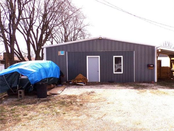 903 S Clark Street , Vandalia, MO 63382