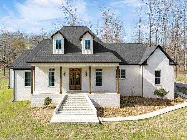 530 OAK POINT DR, Lexington, TN 38351