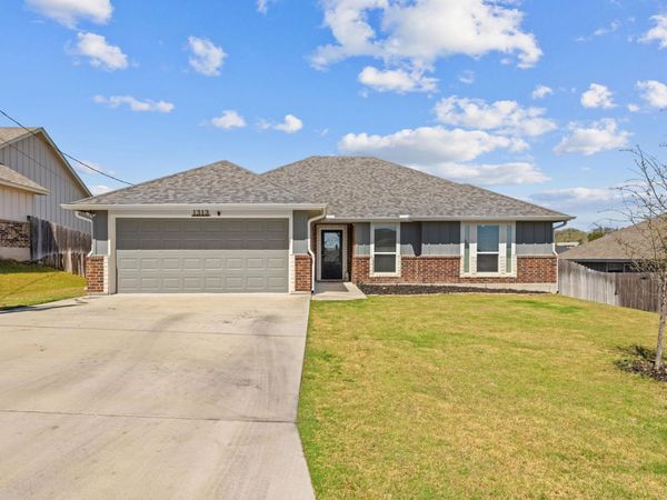 1313 Sandstone CV, Lampasas, TX 76550