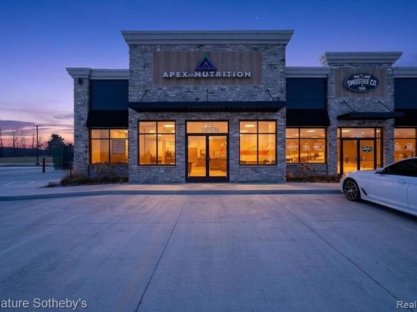 19005 Silver Parkway , Fenton Twp, MI 48430