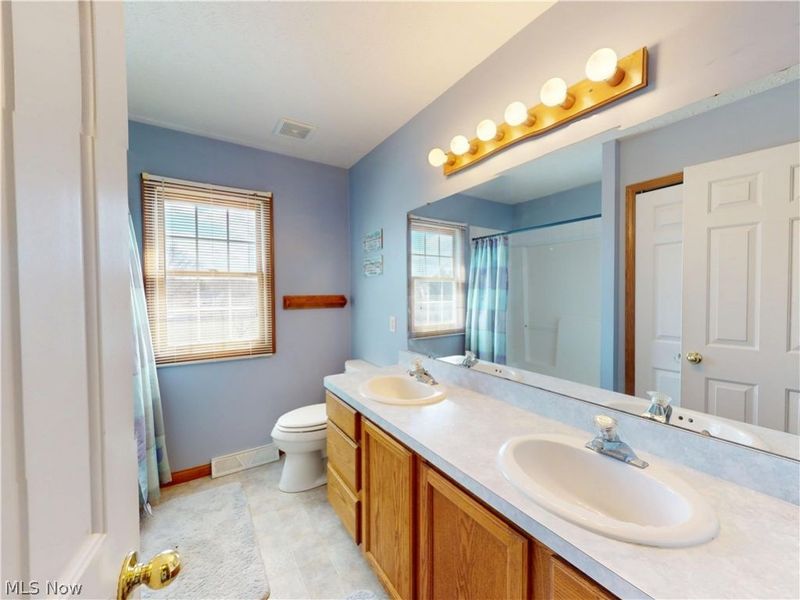 6645 Harborside Landing, Mentor, OH 44060 Photo 23