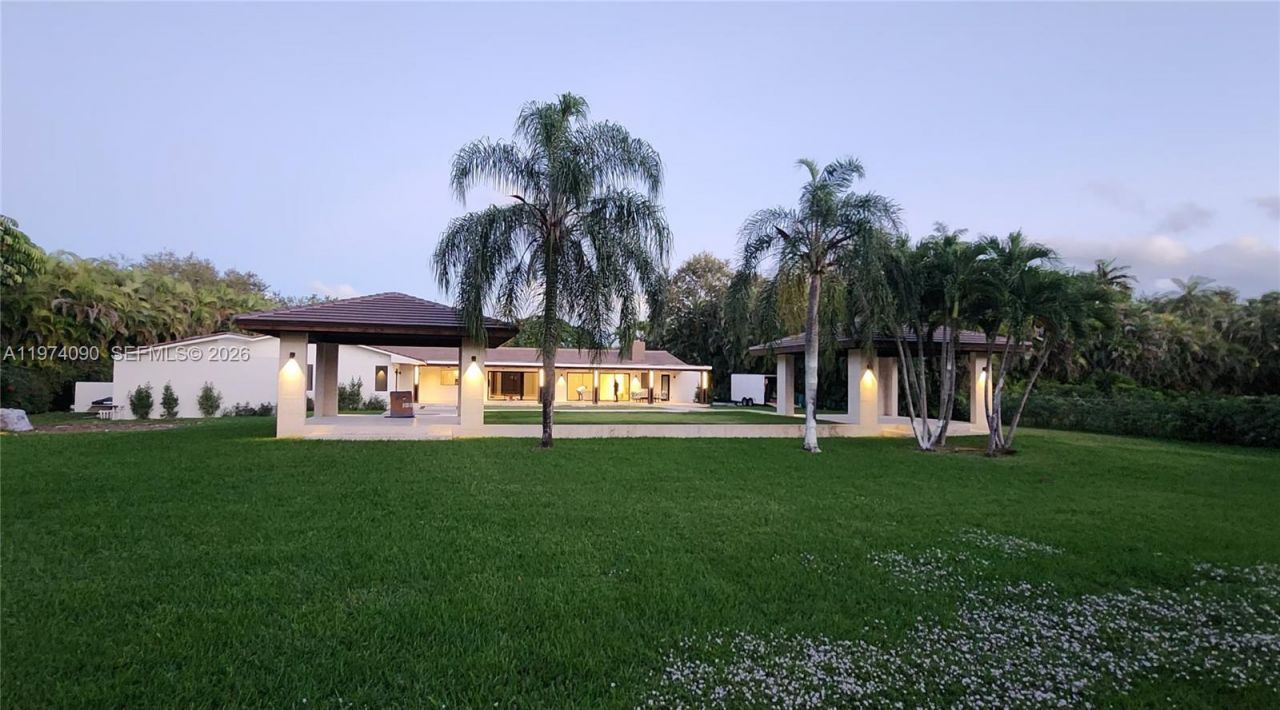 12050 SW 90th Ave , Miami, FL 33176 Photo