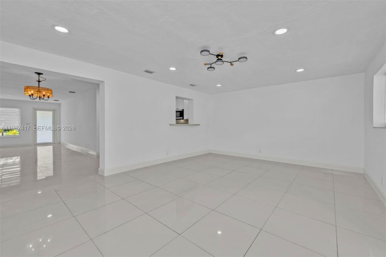 104 SW 7th St , Hallandale Beach, FL 33009 Photo