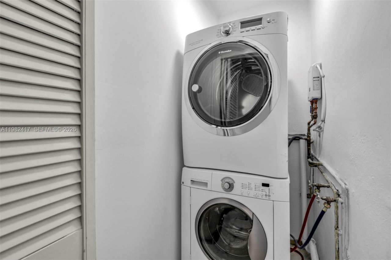 104 SW 7th St , Hallandale Beach, FL 33009 Photo