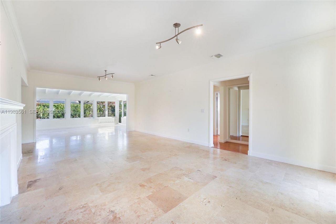 8975 Froude Ave , Surfside, FL 33154 Photo