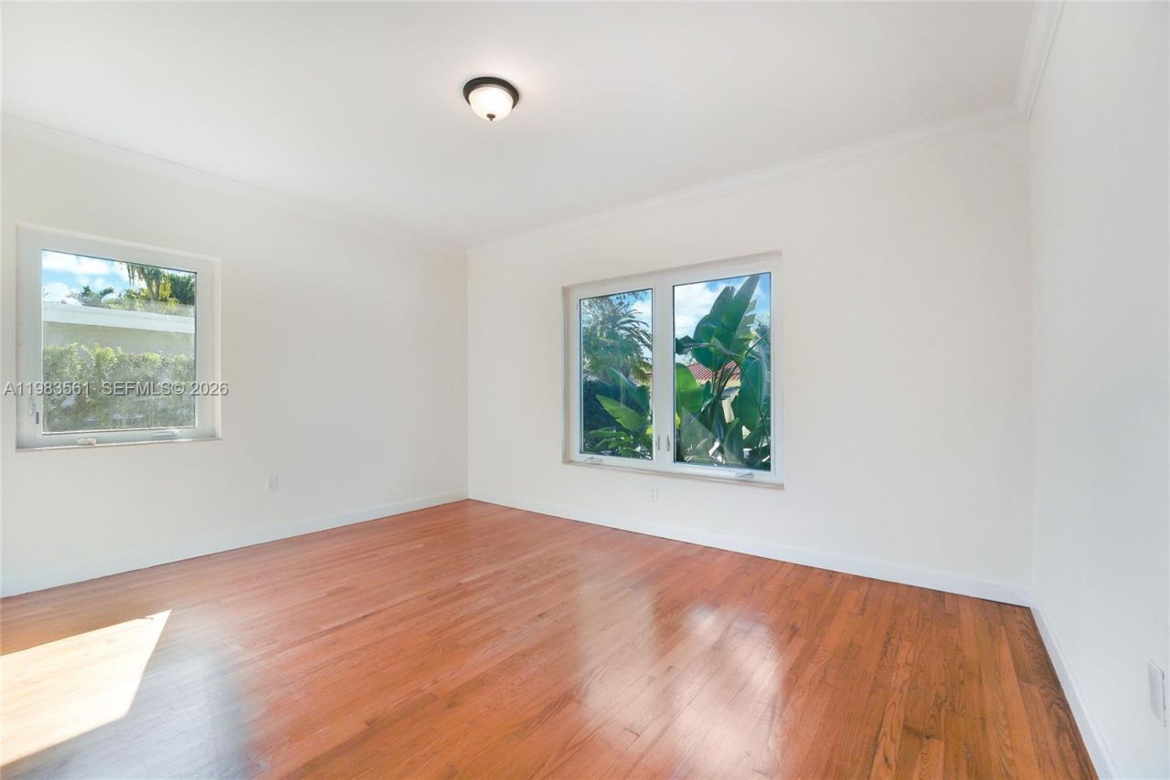 8975 Froude Ave , Surfside, FL 33154 Photo