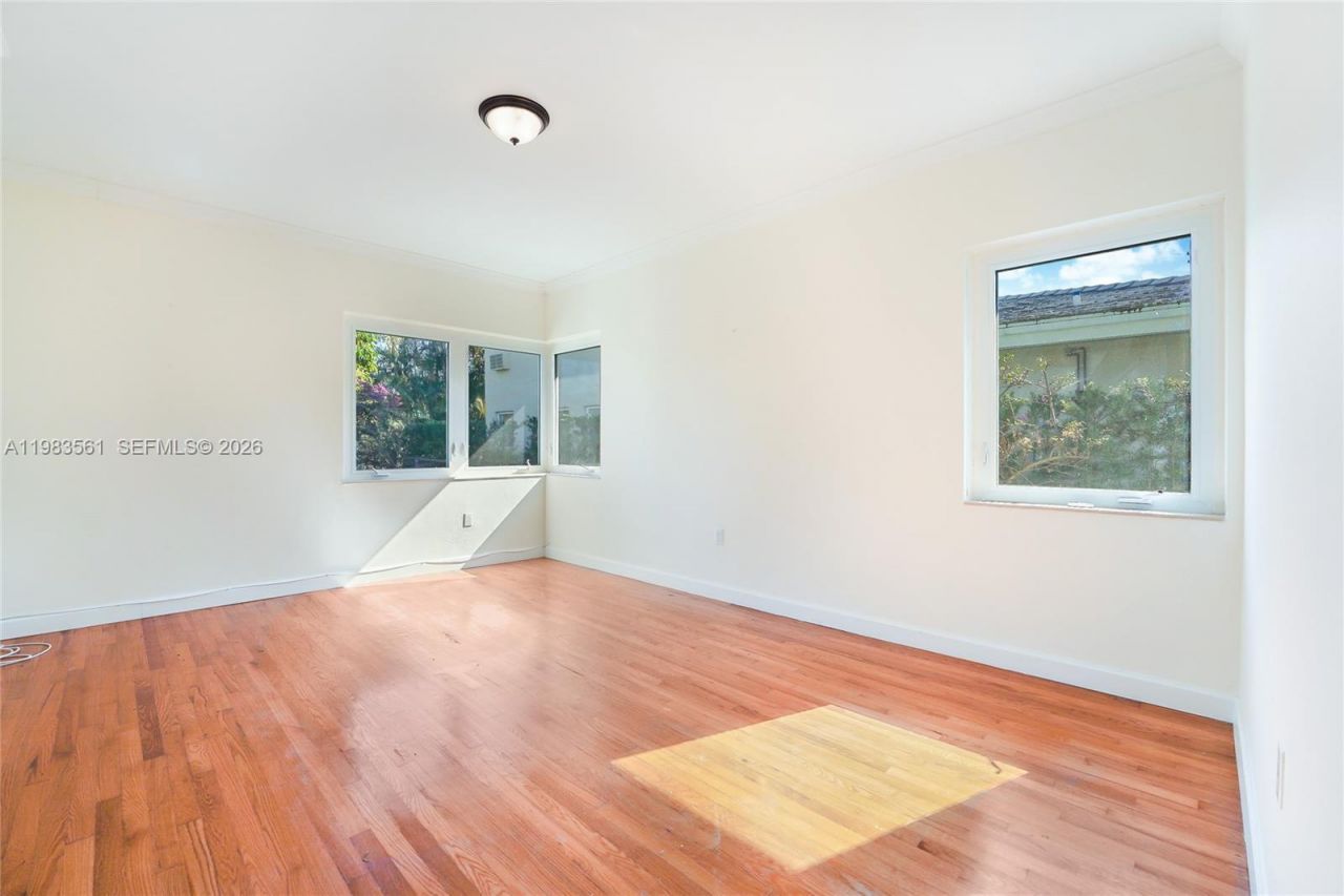 8975 Froude Ave , Surfside, FL 33154 Photo