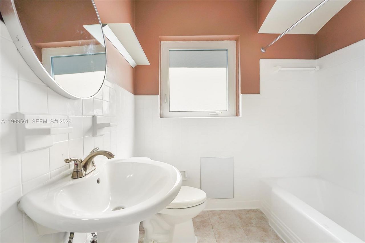 8975 Froude Ave , Surfside, FL 33154 Photo