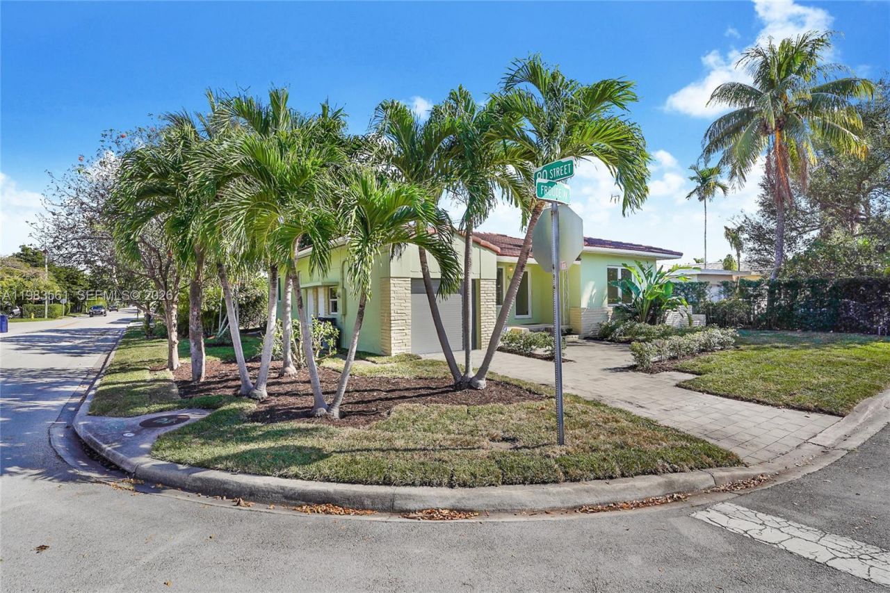 8975 Froude Ave , Surfside, FL 33154 Photo