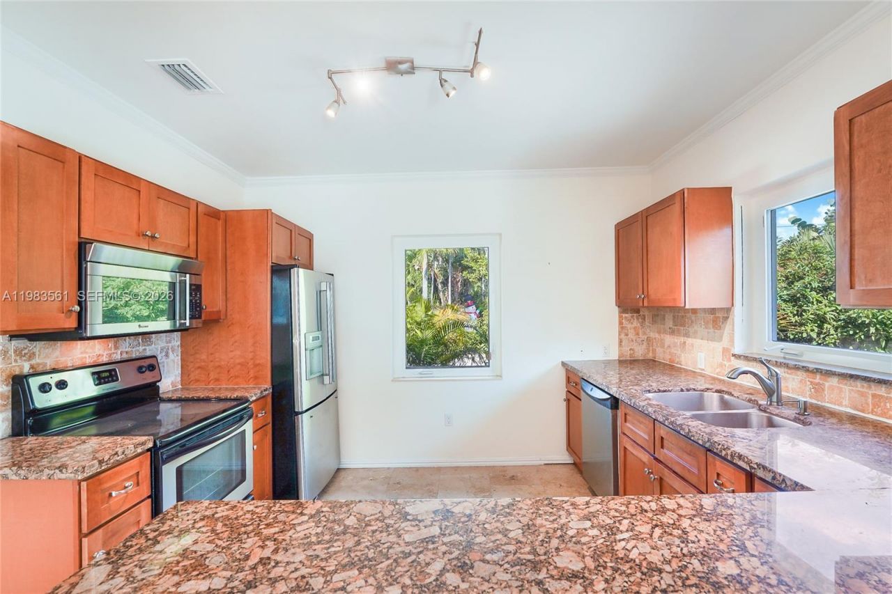 8975 Froude Ave , Surfside, FL 33154 Photo