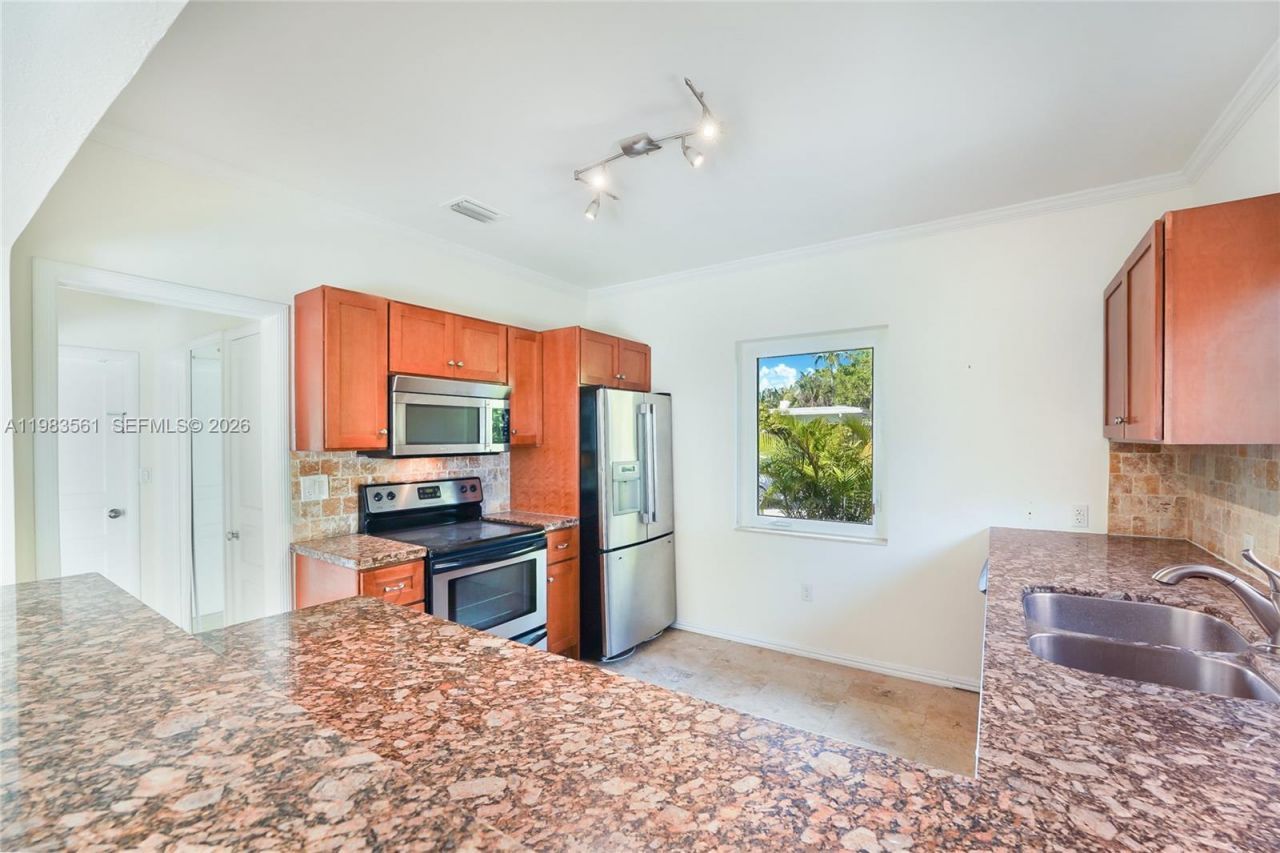 8975 Froude Ave , Surfside, FL 33154 Photo