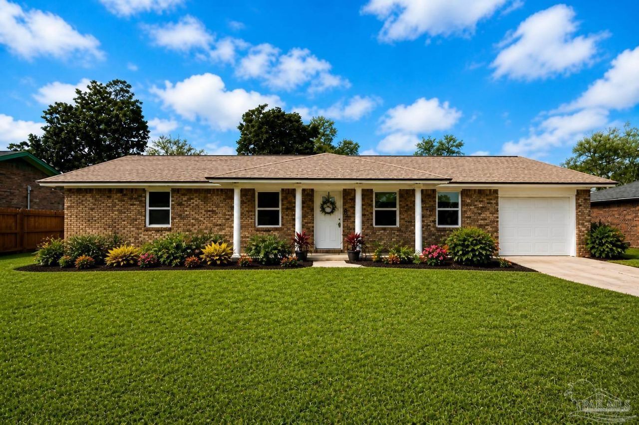 8179 Sedgefield Dr, Pensacola, FL 32507 Main Photo