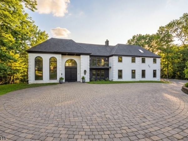 84 Shrewsbury Dr, Livingston, NJ 07039