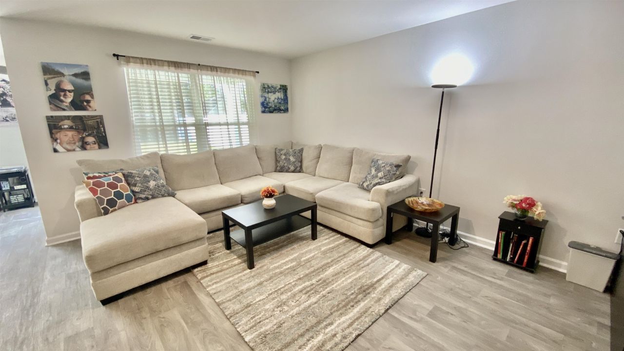 328 Woodcross Court Photo 17