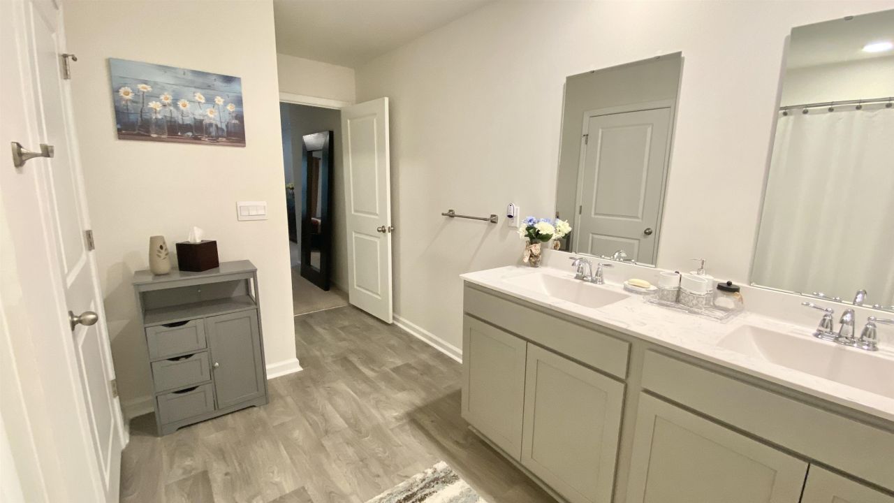 328 Woodcross Court Photo 35