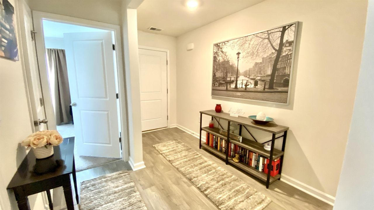 328 Woodcross Court Photo 9